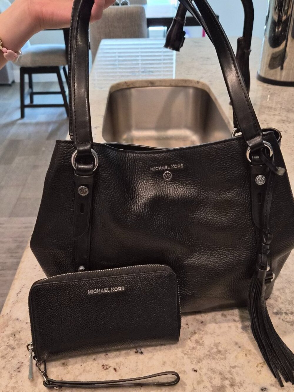 Michael Kors Carrie Large Leather Shoulder Tote w/Wallet